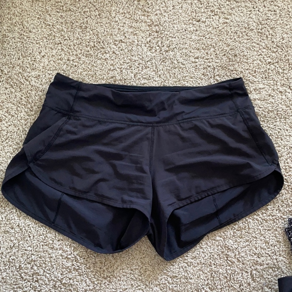 Black Lululemon shorts (speed up low-rise 2.5”)